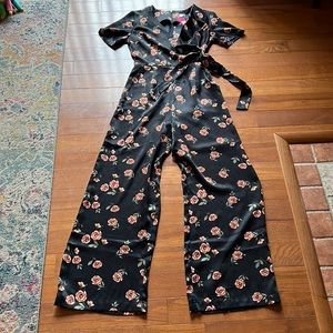 🌺NWT Xhilaration Floral Jumpsuit 🌺
